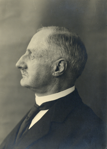 826477 Portret van dr. C.D. Cramer, die tussen 1908 en 1937 geneesheer-directeur van het Diakonessenhuis te Utrecht was.